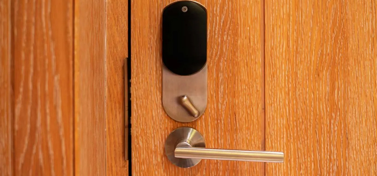 Automatic Locking Door Knob Calistoga